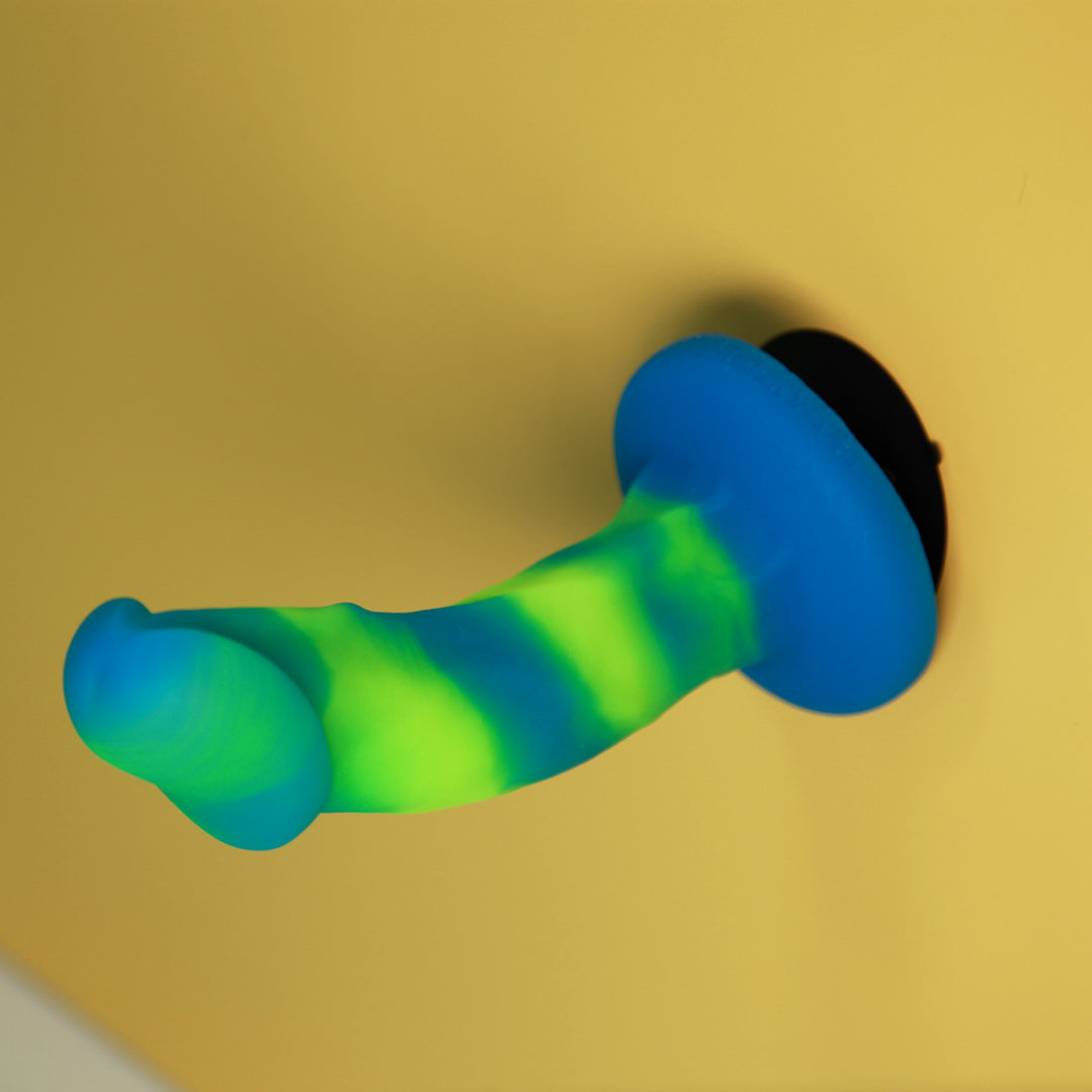 Double-sided suction cup toy mount, matte black, New York Toy Collective
