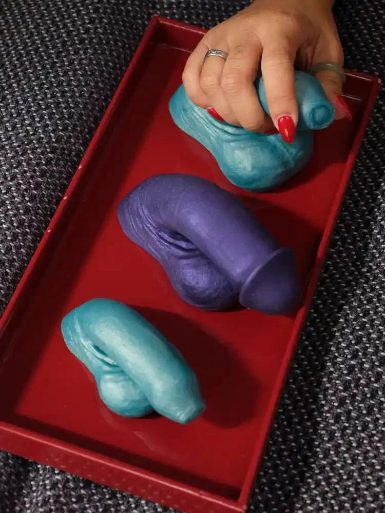 Pierre silicone packer — kit with two magnetic packing pouches